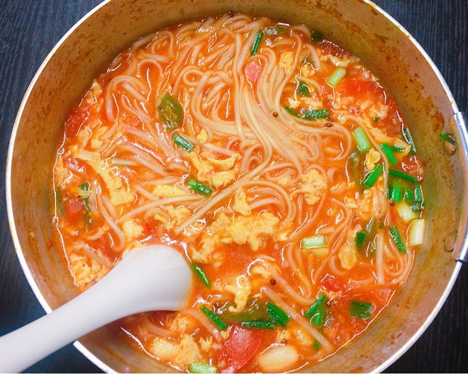 关税风险与市场淡季来临 华尔街对美股的谨慎态度加剧