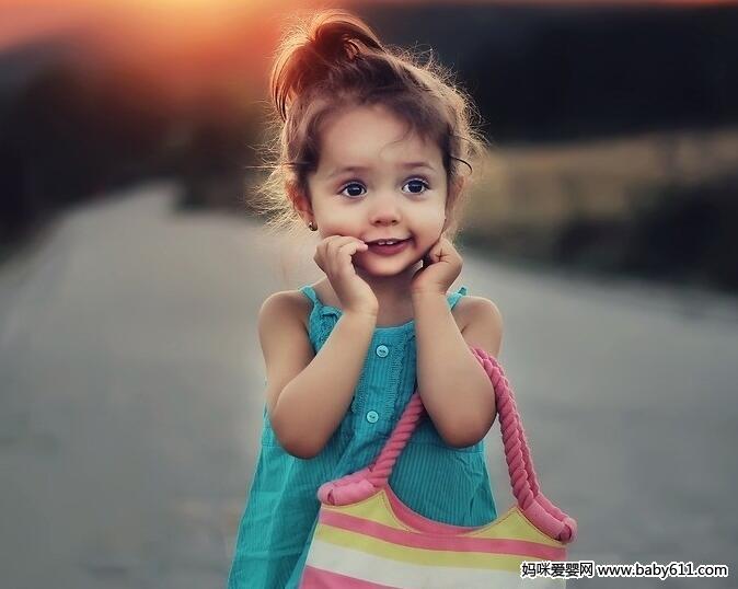 港股收盘(07.31) | 恒指下跌1.6%失守两万五 AI概念股逆势上涨 快手-W(01024)领跑蓝筹