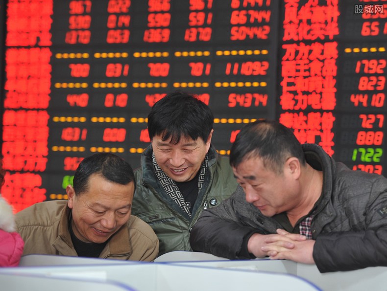 A股市场动态 | A股小幅震荡！券商股异动 军工板块继续强劲表现