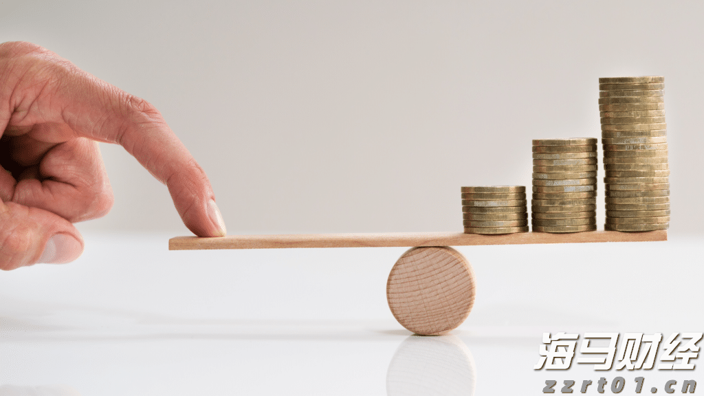 A股午评 | 三大指数小幅下跌 医药股持续强劲 光伏、物流等板块表现活跃