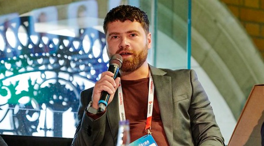 从4000倍的超额认购到单日上涨158%,中慧生物-B(02627)是否成为全球黑天鹅的对冲新资产?